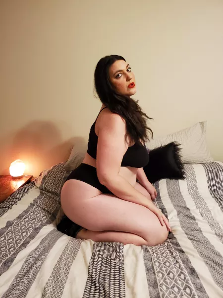 Tall and curvy. by MistressMoxxi