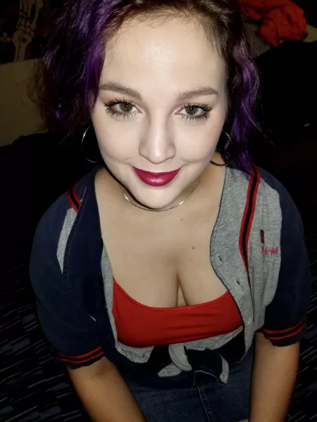 Tall guys must have a lot of fun around me by darlingnikki96