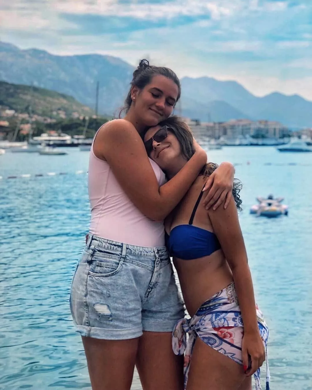 tall's hug : 198cm Marta Vulović (Serbia) 🏀 posted by big_cedric