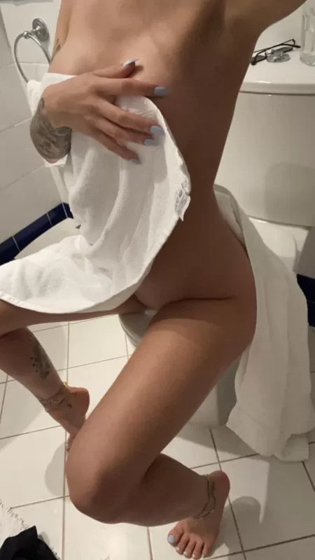 Tan and busty by keeleykat2