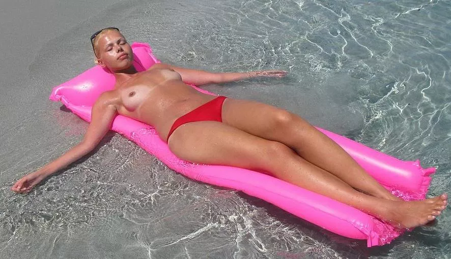 Tan lines posted by Cunt_l_Puncher