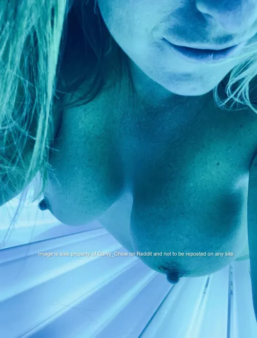 Tanning bed nips ! by Curvy-Chloe
