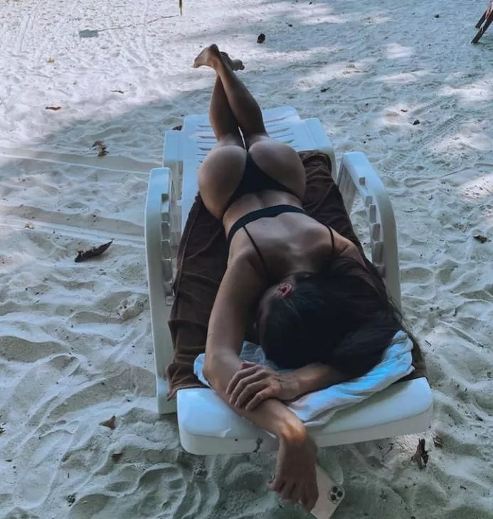 Tanning 🤤🤤 posted by Cau3nt0