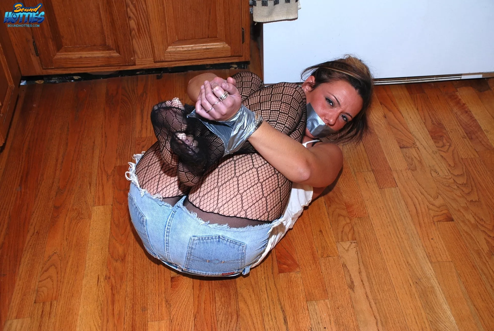 Taped hottie posted by pBondage