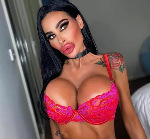 Tara Jayne by infinitebl8zer