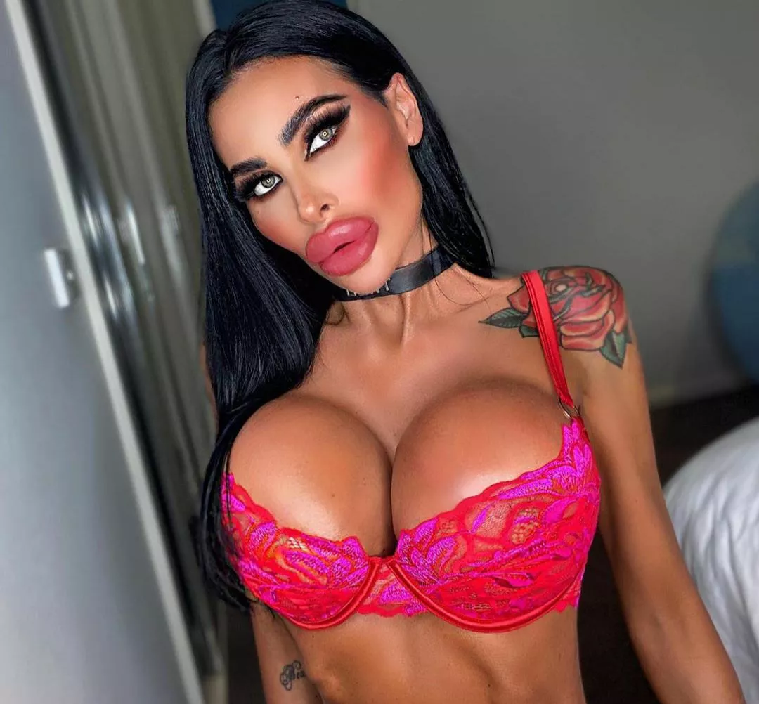 Tara Jayne posted by infinitebl8zer