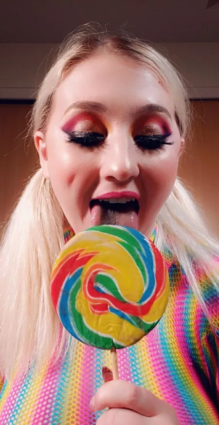 Taste the rainbow 😋🌈 by lexxiskybabe