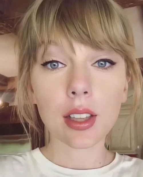 Taylor Swift by AmazingTits12