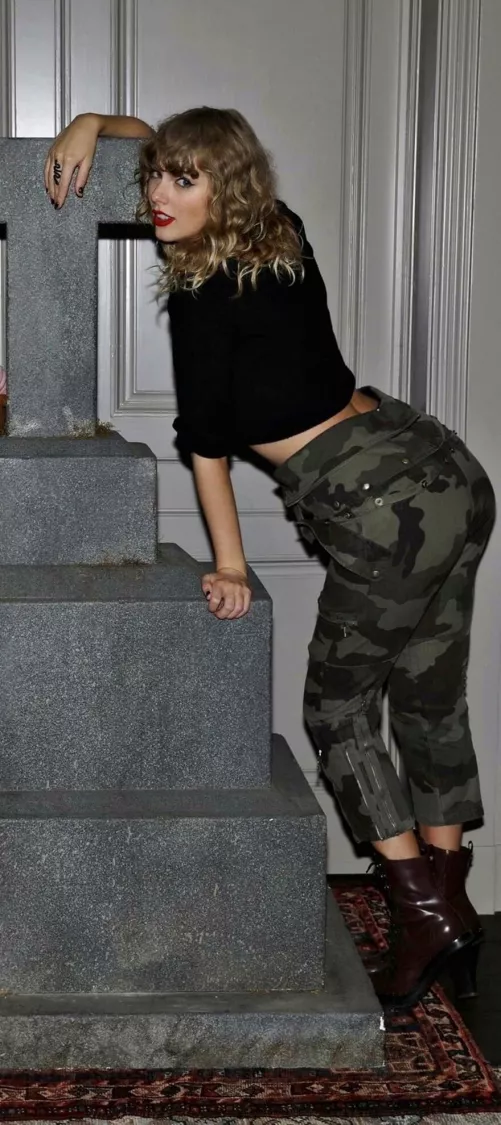 Taylor Swift by curiousbowling