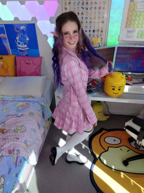 Teacher's pet wants to keep her shoes on 😏🐶🤫 by lilfakegamer