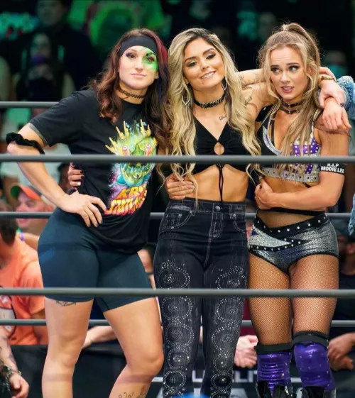 Team Cheeks 🍑 by Andy8212