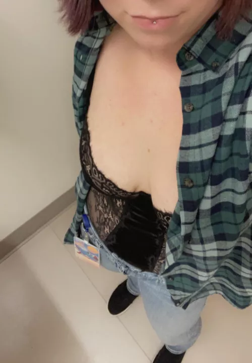 Teasing is the game I love to play 😋 even while at work 💋. Link is in my bio if wanting to see some more fun 😉😉 by raelynn_secret