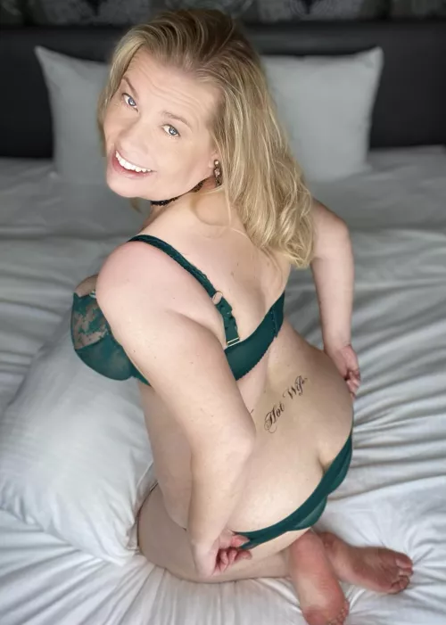 Teasing my ass for hump day 💋 by Traci_Love