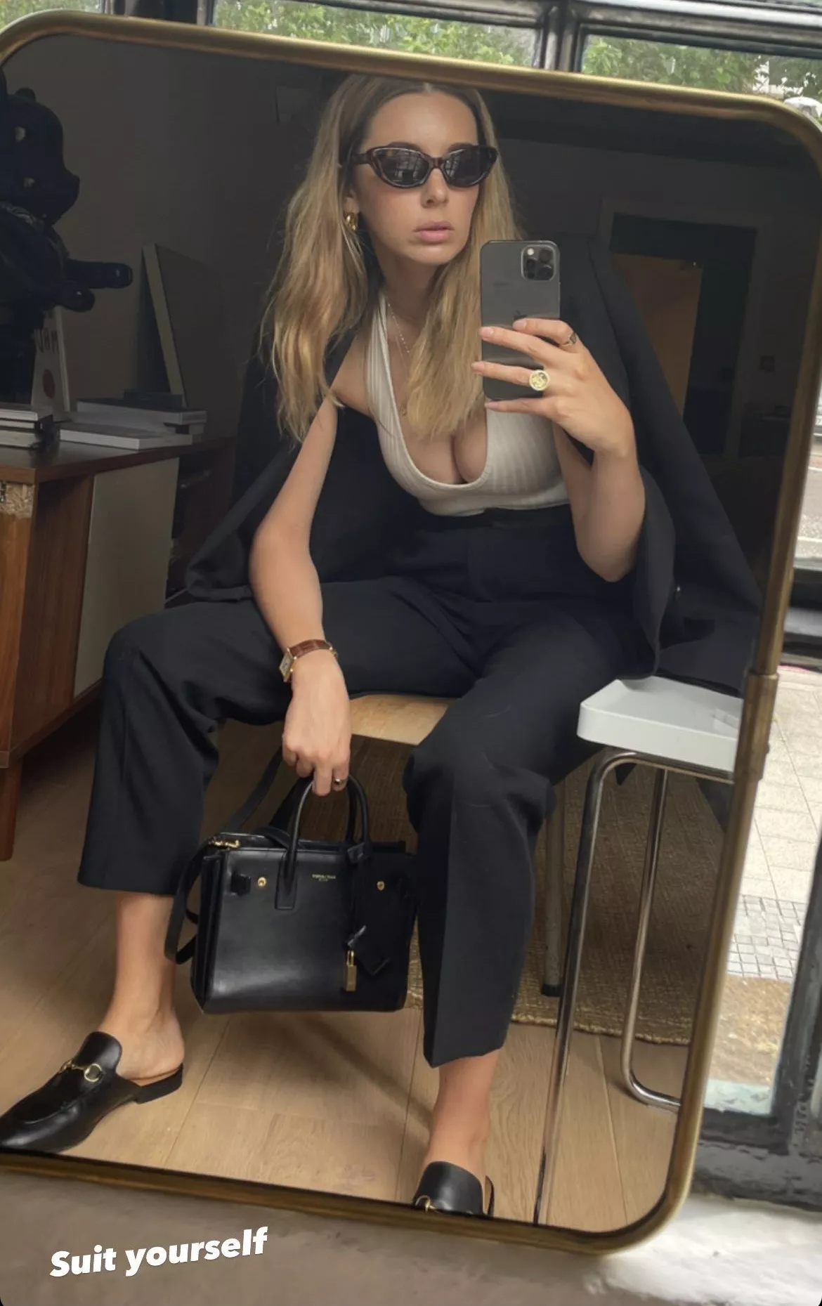 Teasing us with some cleavage posted by Fellybeel