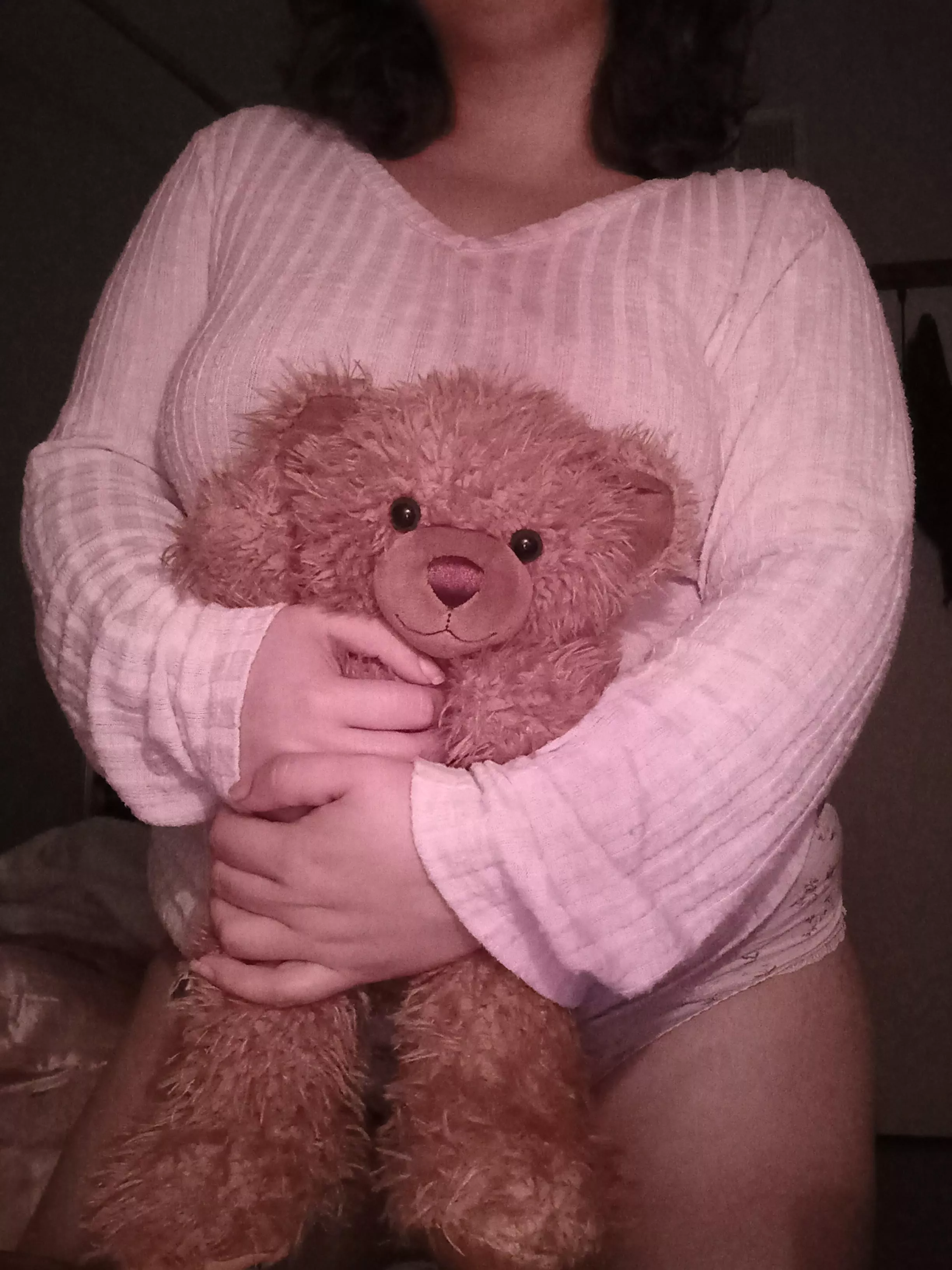 Teddy waves goodnight 🐻 posted by SevereHawk6818