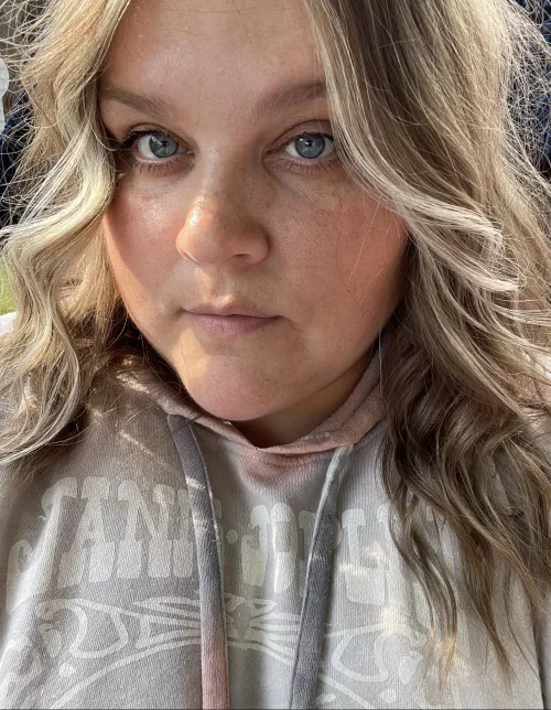 Tell me a secret, I promise I’ll keep it. by tummythicc