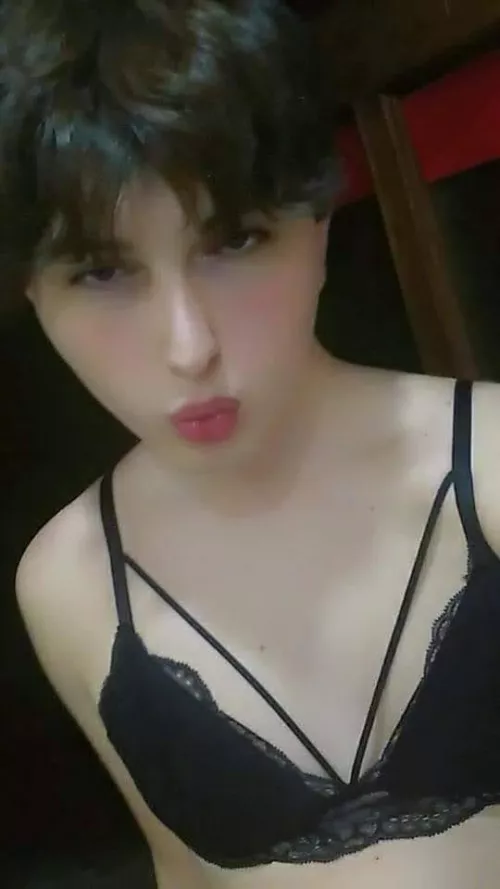 Tell me how i look? by yuch31