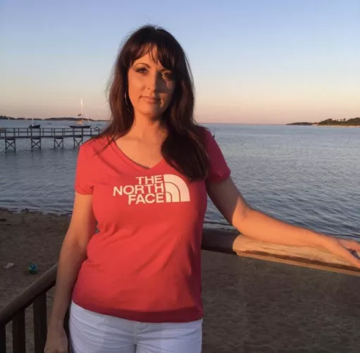 Tell me how you will fuck my milf mom, I can feed more pics by thered123321