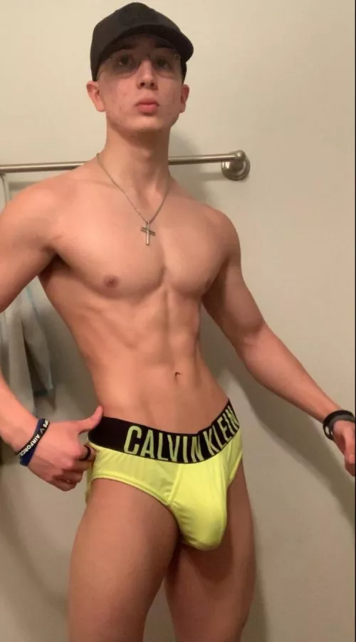 Tell me i look good by throwaway938410