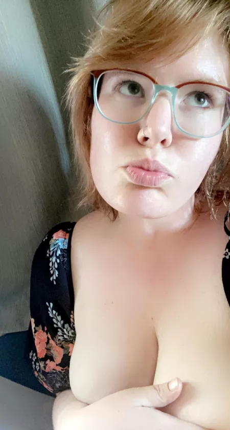 Tell me I’m cute pls and thank you 🥺 by lightsideofthedune