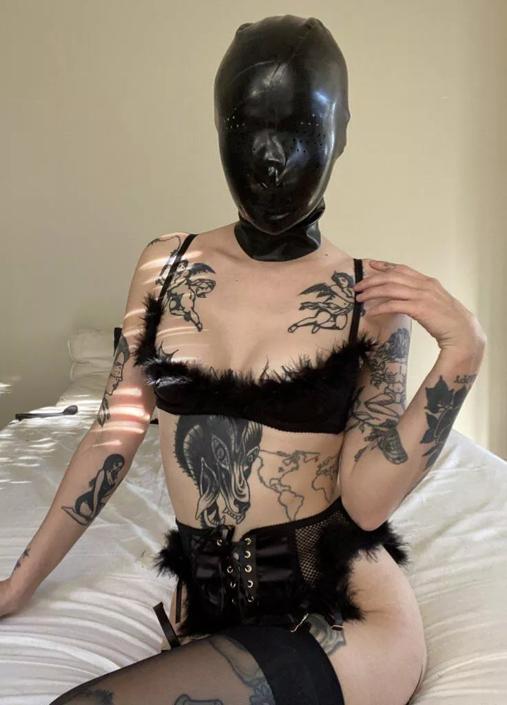 tell me i’m hot posted by hoodedho