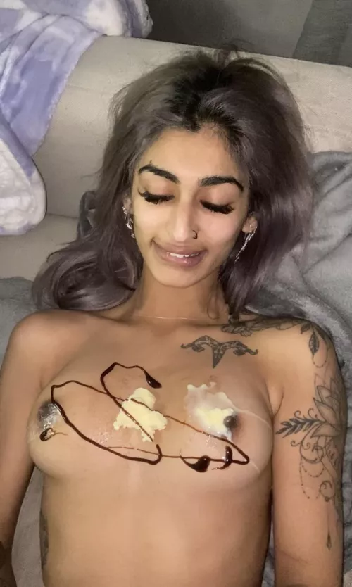 tell my i’m pretty then lick my titties 🍦👅 by goldenbbby