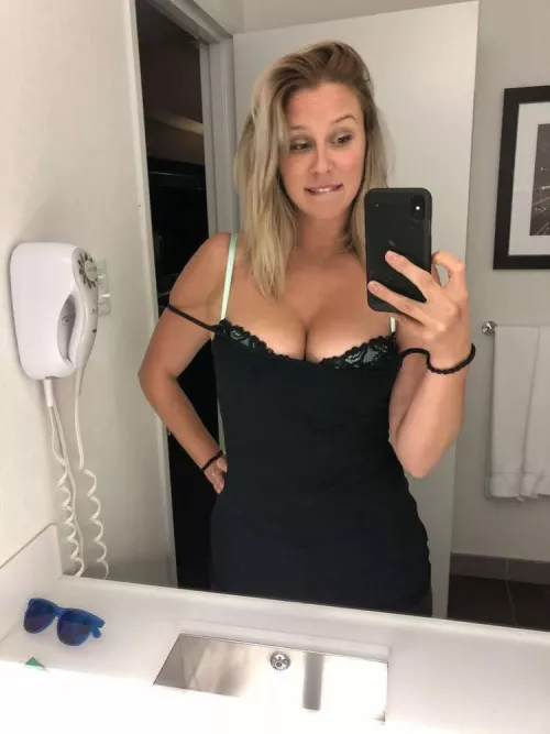 Testing the waters, would you smash?! by SwimmingLost2284