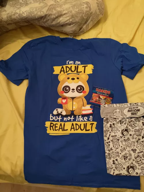 Thanks DaveRox007 for post about this Tshirt. The Qwertee even included Haribo Mix with this shipment. So Cool by Azytails