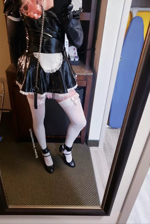 that cake day pose 🎂 who wants the first taste? by mischievous_melody