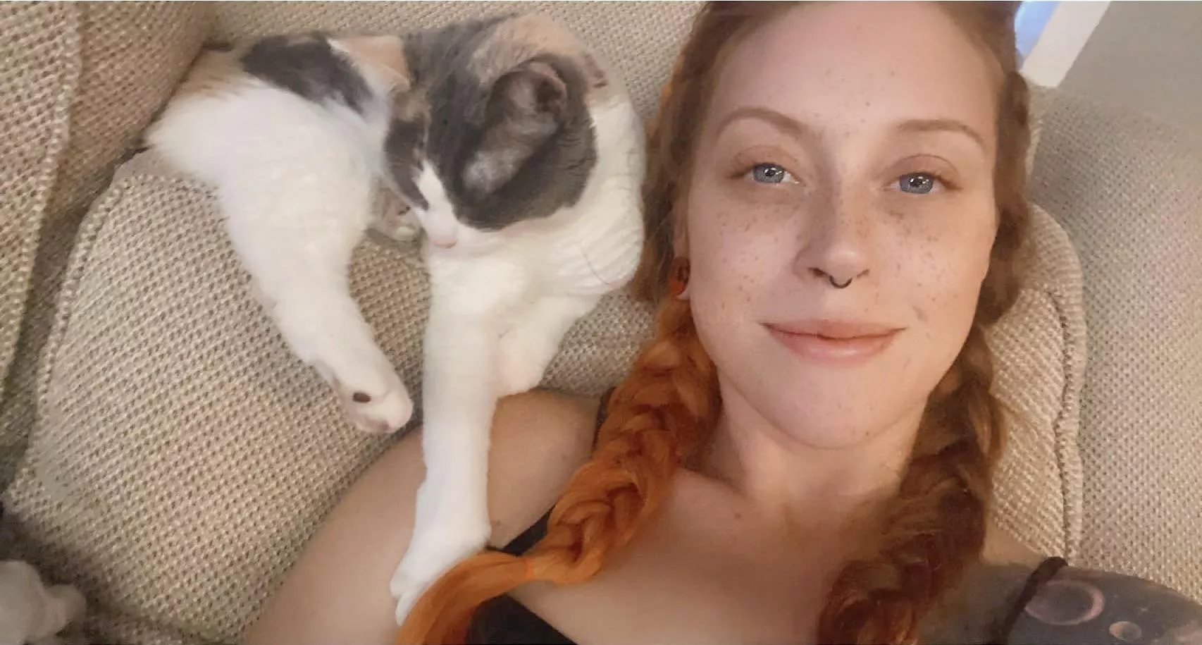 that lil paw 🥰 posted by istayyawayyyX