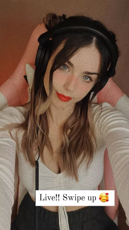 That look she gives when she wants to play games with you ☺ by SiNDAKiT