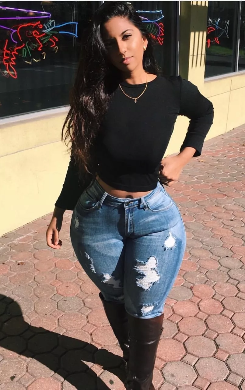 That pose.. posted by LasherDeviance