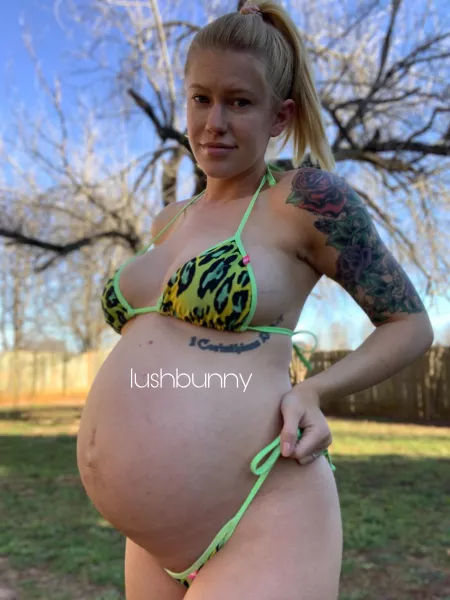 That’s a big belly 😳 by lush_bunny