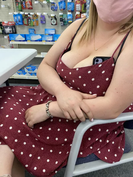 The amount of people I catch looking is crazy. 😂 by fefecoco