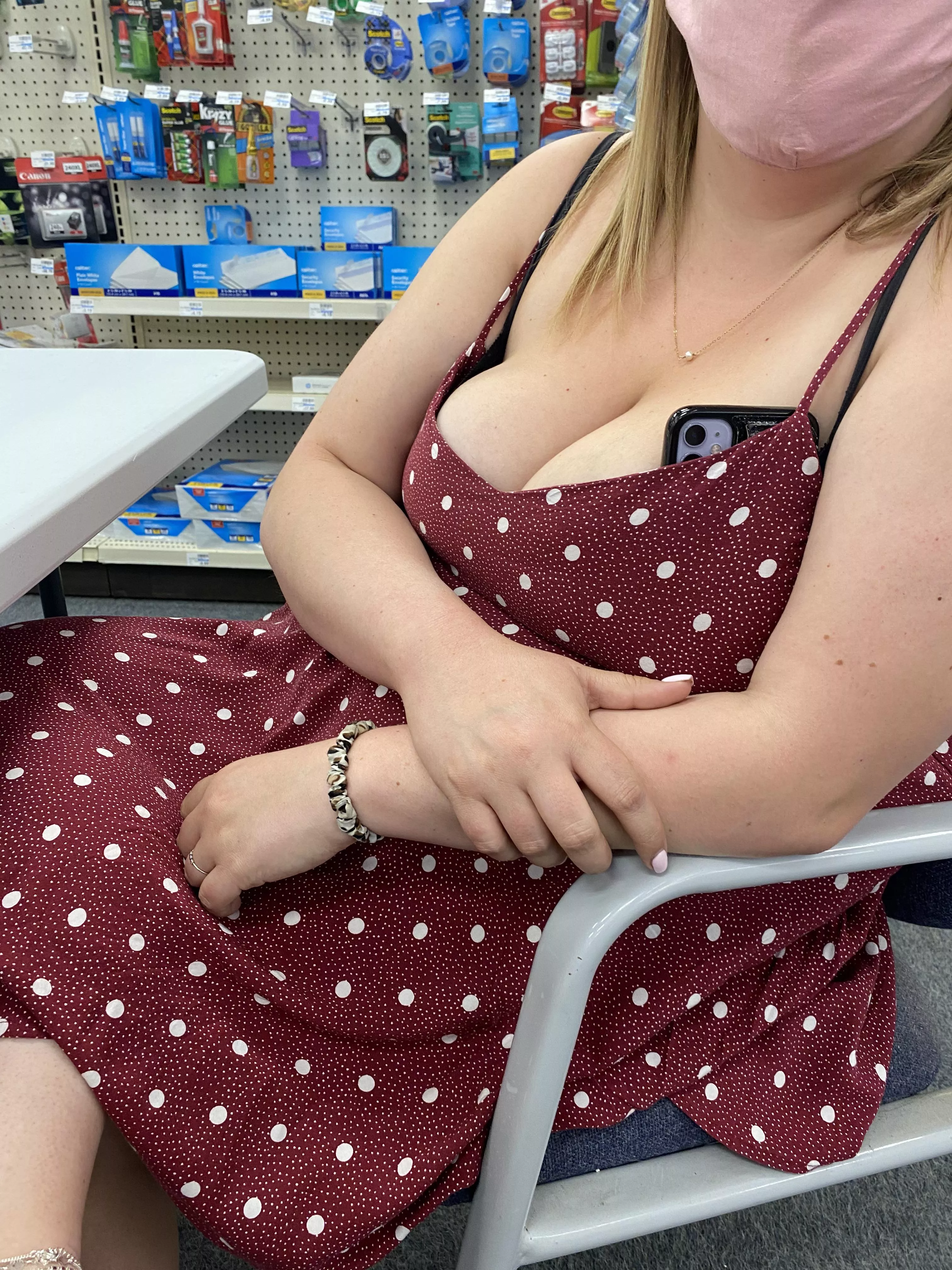 The amount of people I catch looking is crazy. 😂 posted by fefecoco