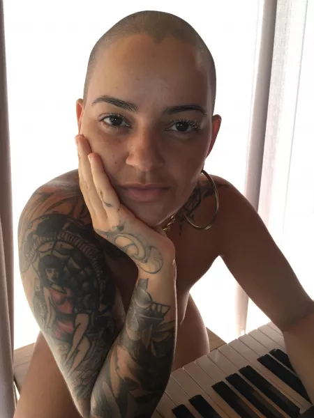 the beauty of women with short, shaved hair ✨💋 by Salyxnoa