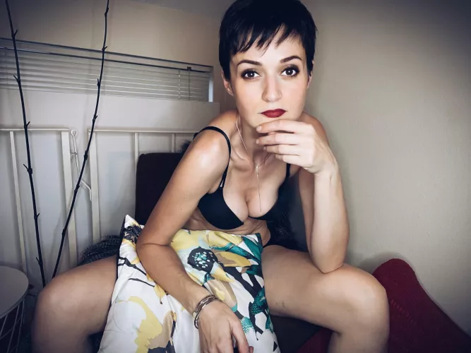 The best decor in my bedroom is my resting B face😉[F38] by masha_nova