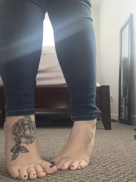 The best feet pictures hmu 😘🌹 kik: Rosie.feet.xoxo by Roziefeetxoxo