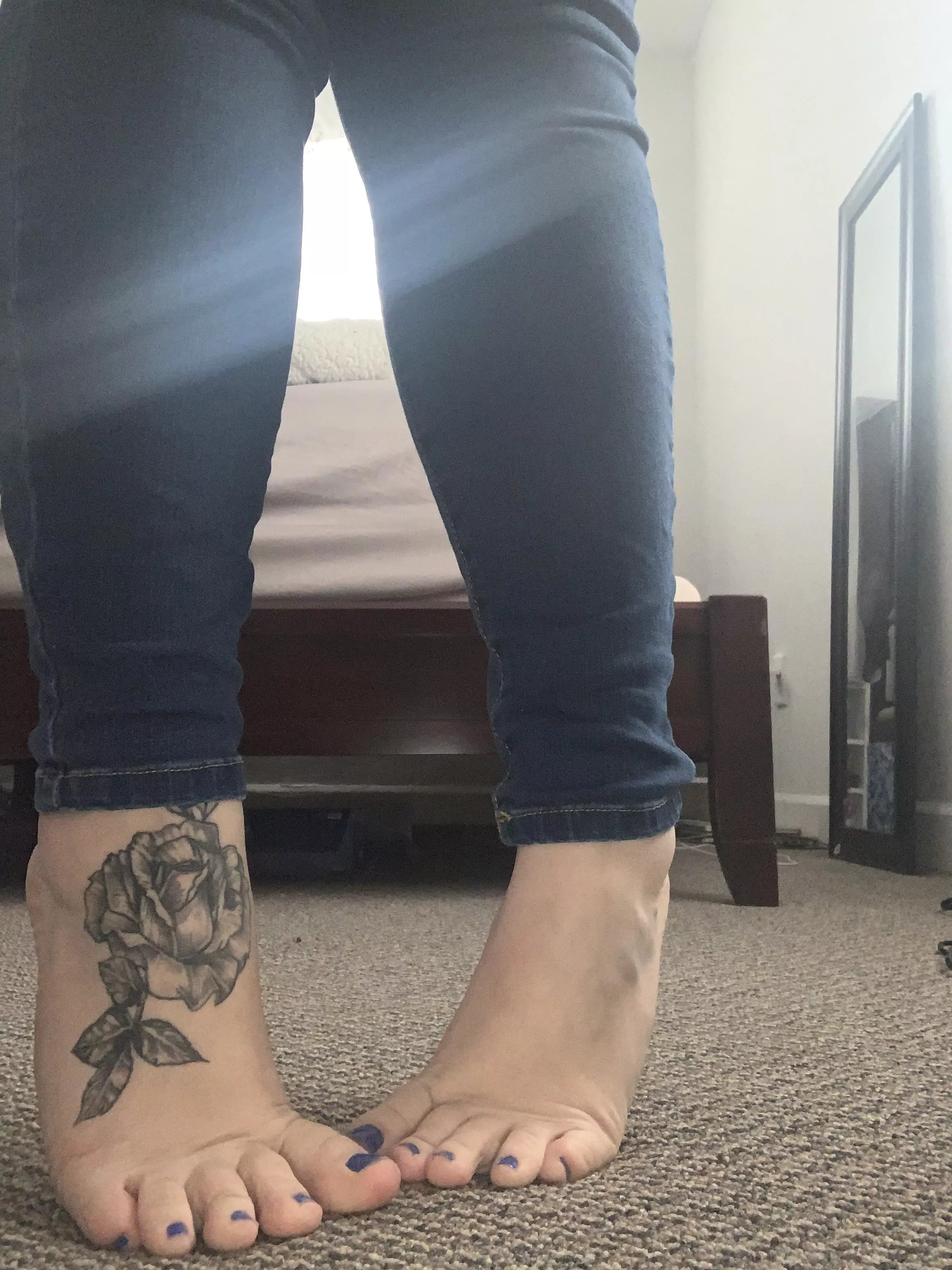 The best feet pictures hmu 😘🌹 kik: Rosie.feet.xoxo posted by Roziefeetxoxo