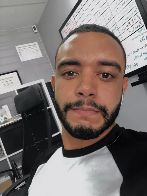 The bigger the smile, the more fun I’m having at work 🤩 by clarkthegiraffe