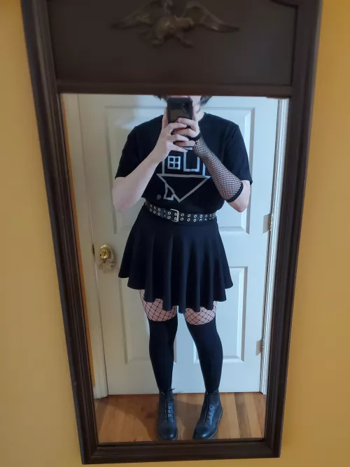 The bisexual urge to wear all black by fineek