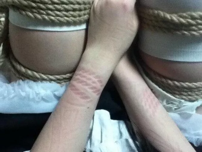 The bite. by bindfilmandthroatu