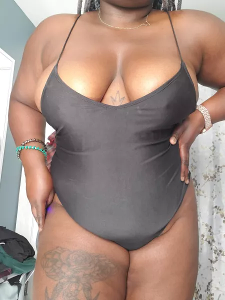 The body of a goddess by Easy_esther