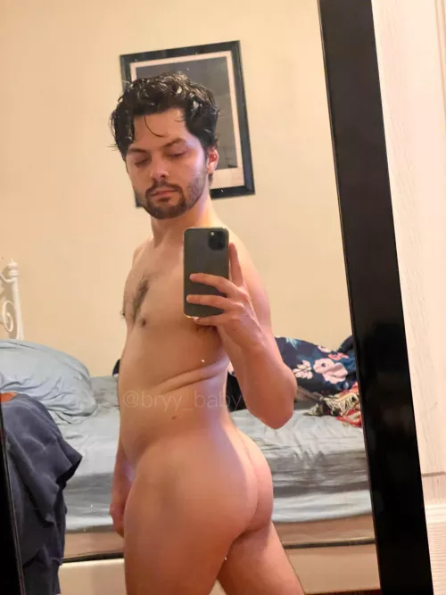 The booty is bootying by PussyBottom