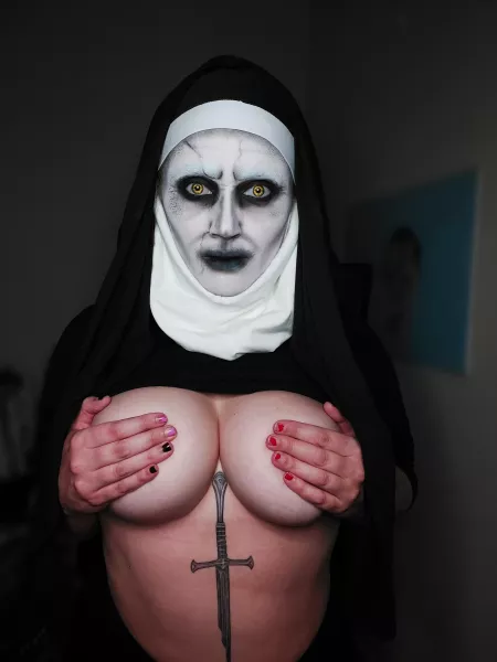 The costume that nobody wanted or asked for 😅 by melon_can