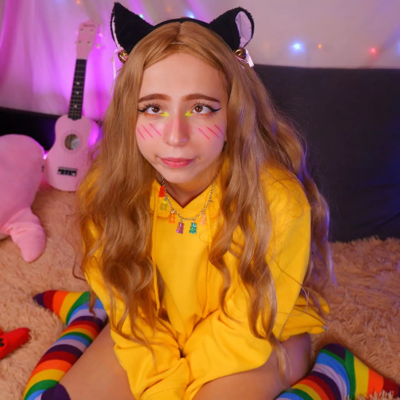 The cutest cat u ever seen🥰😘 posted by CyberlyCrush