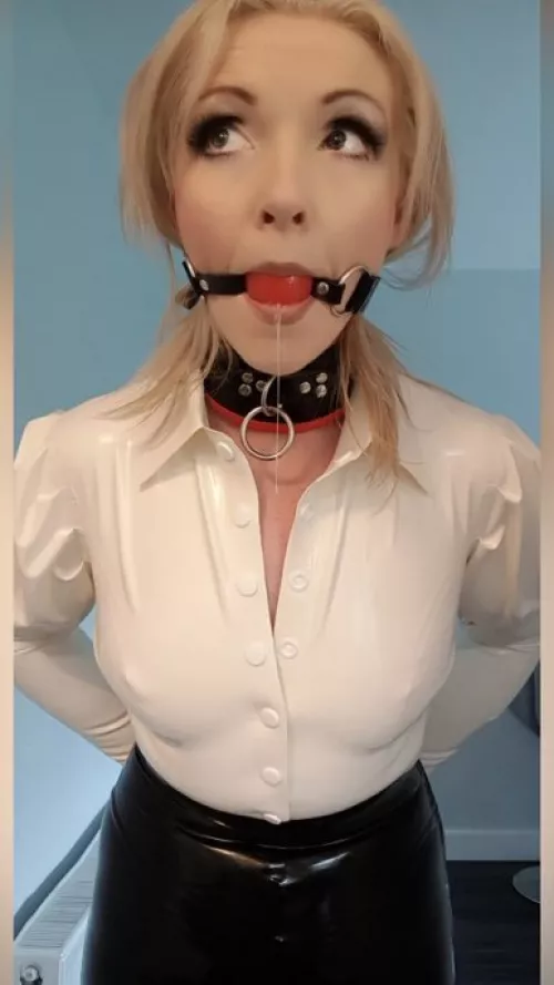 The dresscode for the office had surprisingly few verbal complaints... by paleghosting