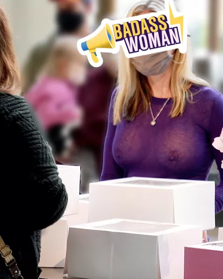 The (f) owner at the kiosk agrees... by welcum2cum4me