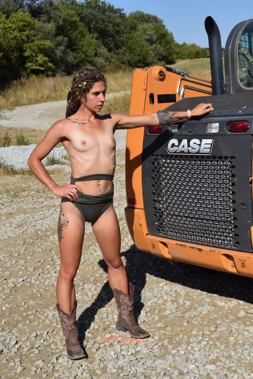 The farm keeps my body nice and athletic for you by Badchickengirl