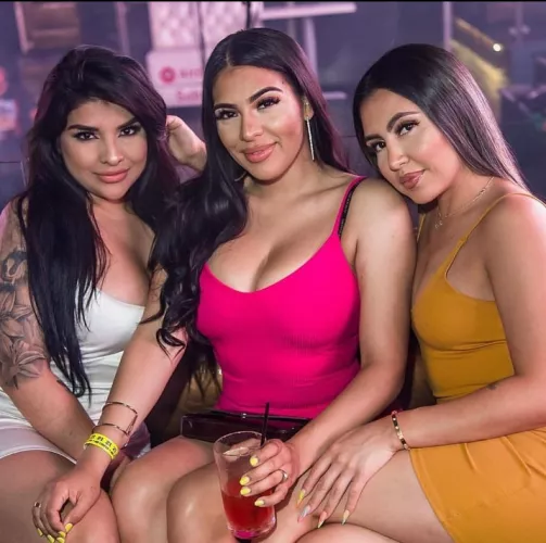 The fingernails on right wow by Chaturbater1